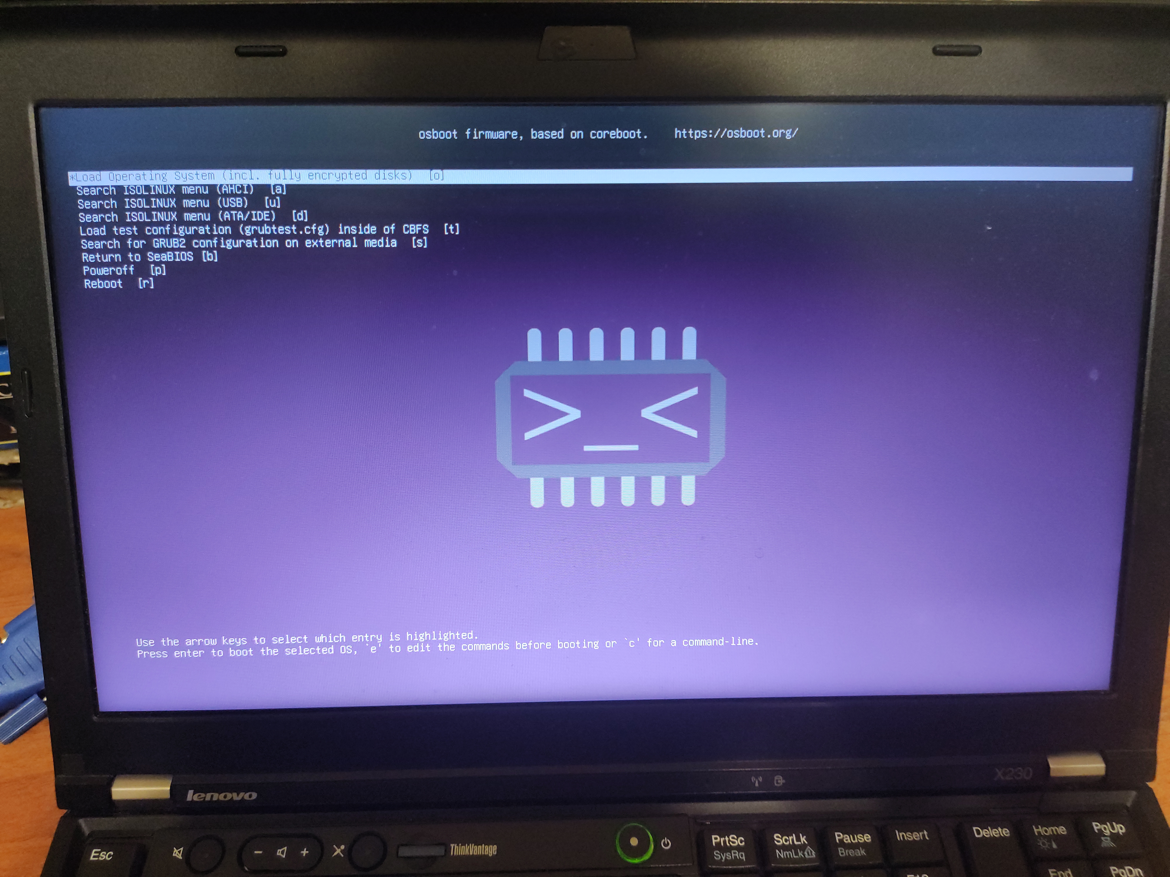 ThinkPad X230 с Coreboot дистрибутивом Osboot (ныне Libreboot). В качестве загрузчика используется GRUB2)